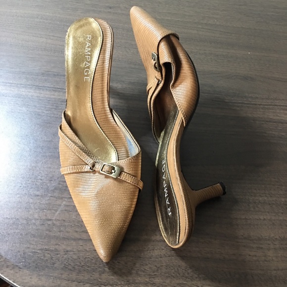 RAMPAGE TAN POINTY HEELS - Picture 4 of 5